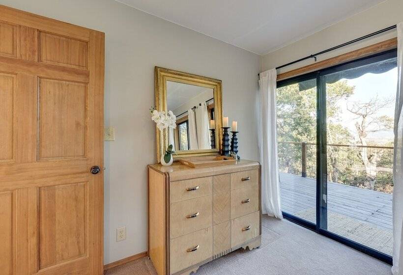 Cozy Central Point Bungalow On Working Winery!