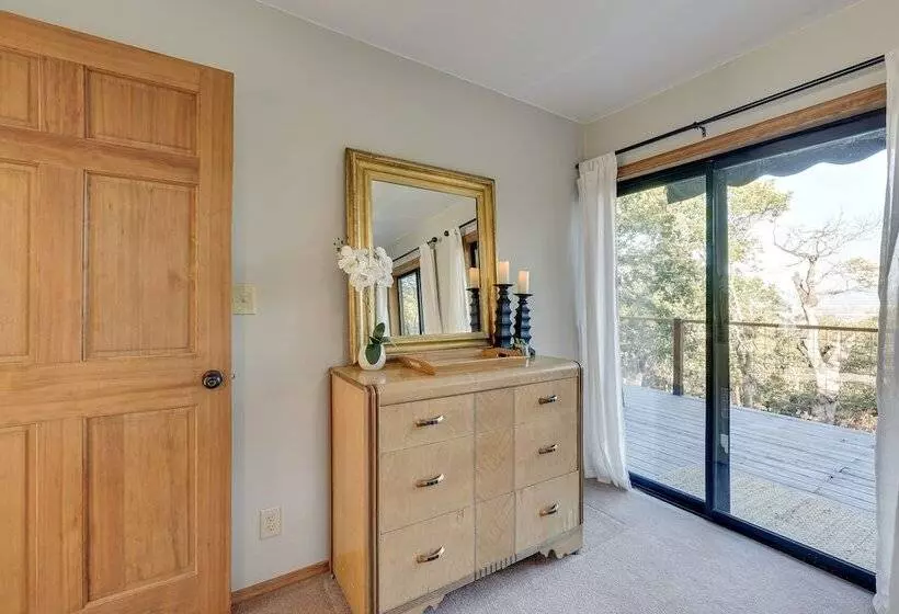 Cozy Central Point Bungalow On Working Winery!