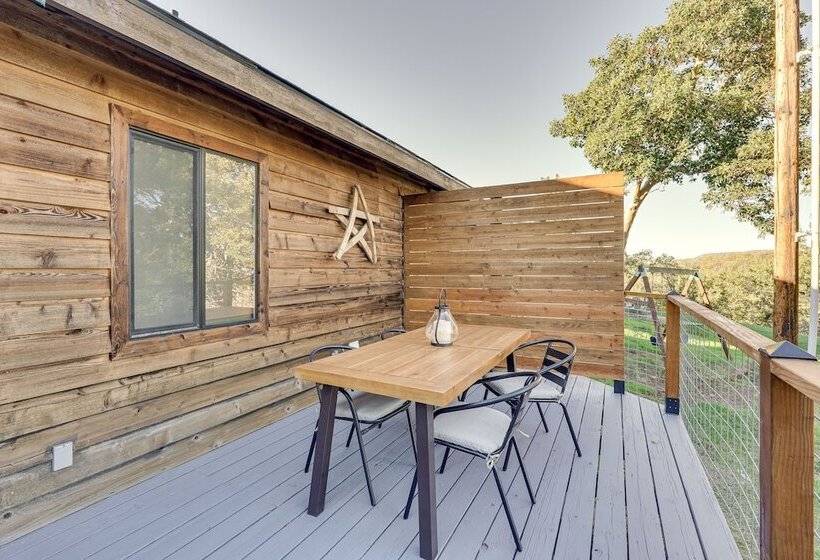 Cozy Central Point Bungalow On Working Winery!