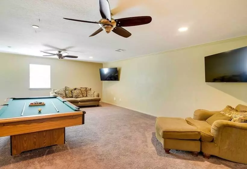Expansive Texas City Retreat ~ 16 Mi To Galveston!
