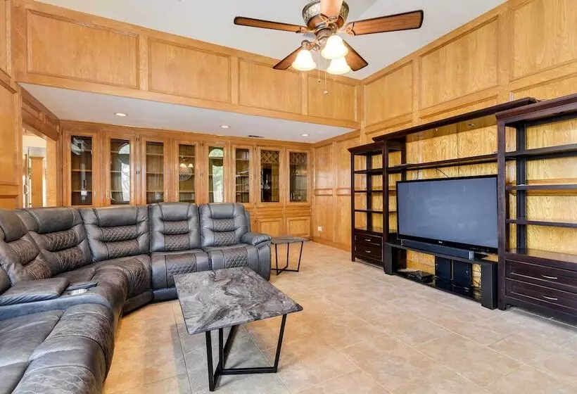 Expansive Texas City Retreat ~ 16 Mi To Galveston!