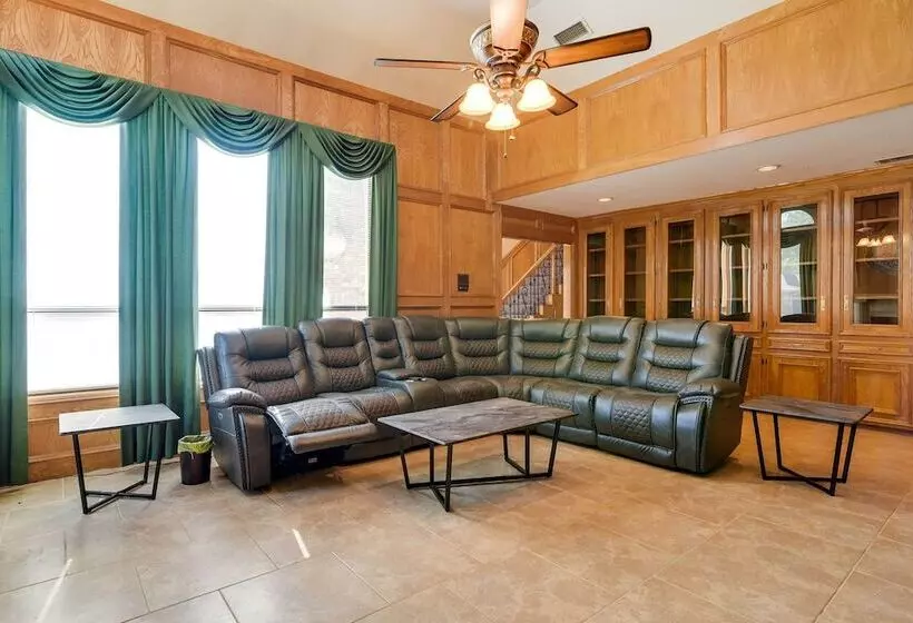 Expansive Texas City Retreat ~ 16 Mi To Galveston!