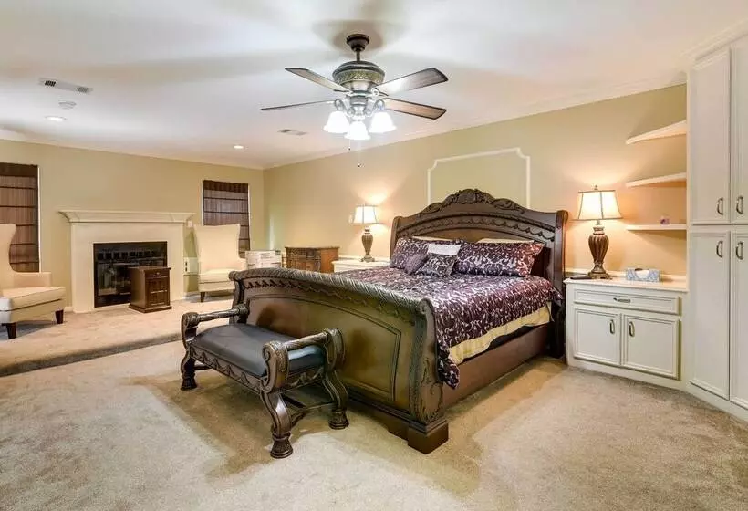 Expansive Texas City Retreat ~ 16 Mi To Galveston!