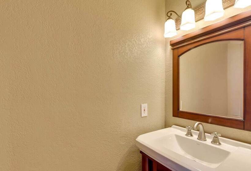 Expansive Texas City Retreat ~ 16 Mi To Galveston!