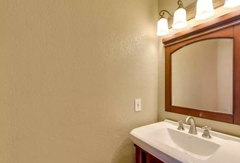 Expansive Texas City Retreat ~ 16 Mi To Galveston!