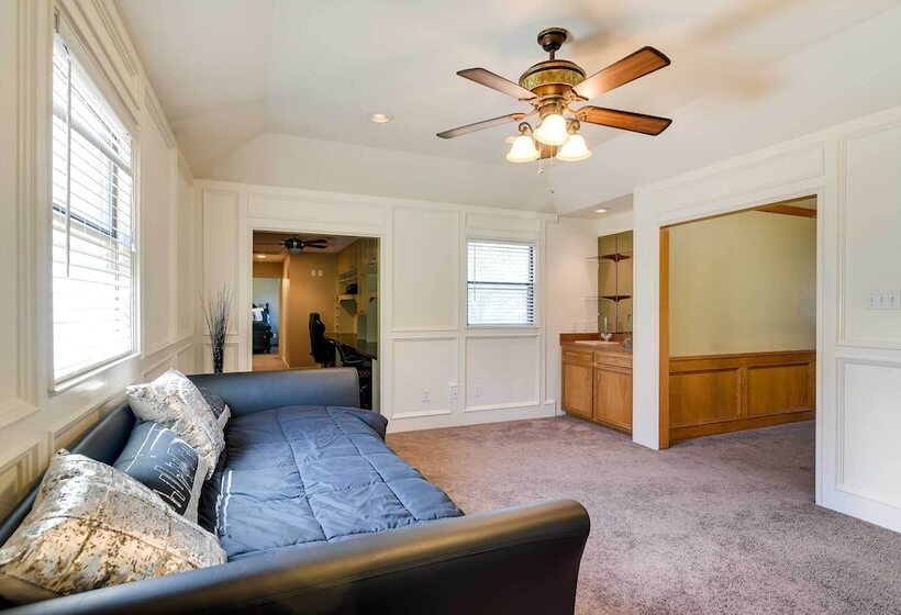 Expansive Texas City Retreat ~ 16 Mi To Galveston!