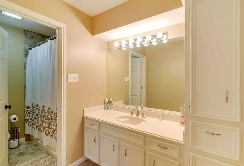 Expansive Texas City Retreat ~ 16 Mi To Galveston!