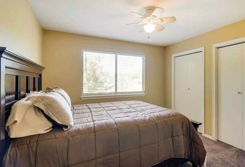 Expansive Texas City Retreat ~ 16 Mi To Galveston!