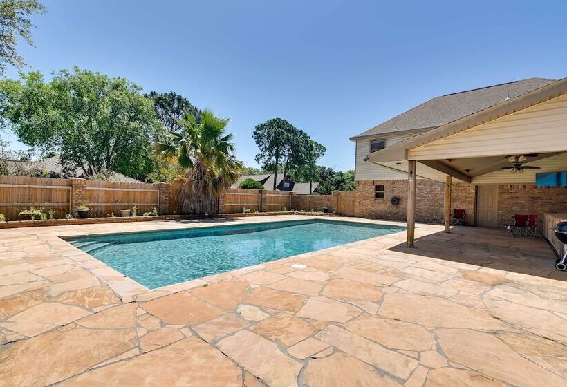 Expansive Texas City Retreat ~ 16 Mi To Galveston!