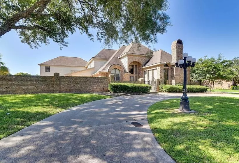 Expansive Texas City Retreat ~ 16 Mi To Galveston!