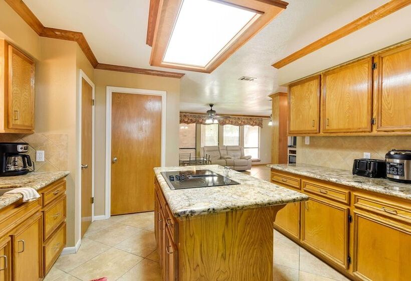 Expansive Texas City Retreat ~ 16 Mi To Galveston!