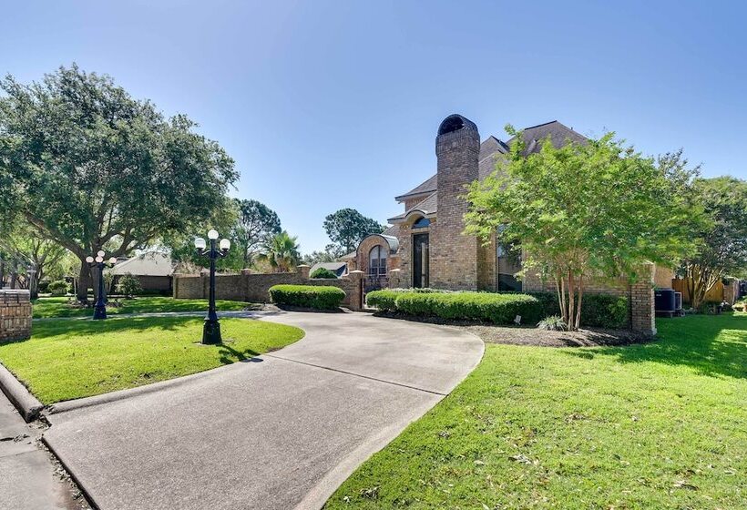 Expansive Texas City Retreat ~ 16 Mi To Galveston!