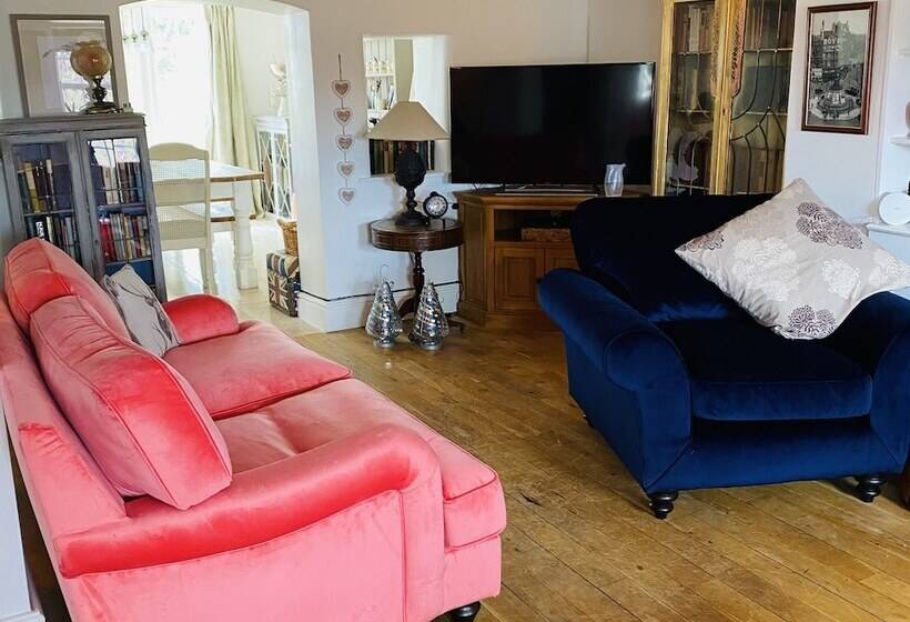 French Vintage Cottage In The Heart Of The Fens