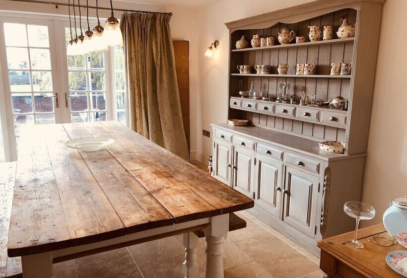 French Vintage Cottage In The Heart Of The Fens