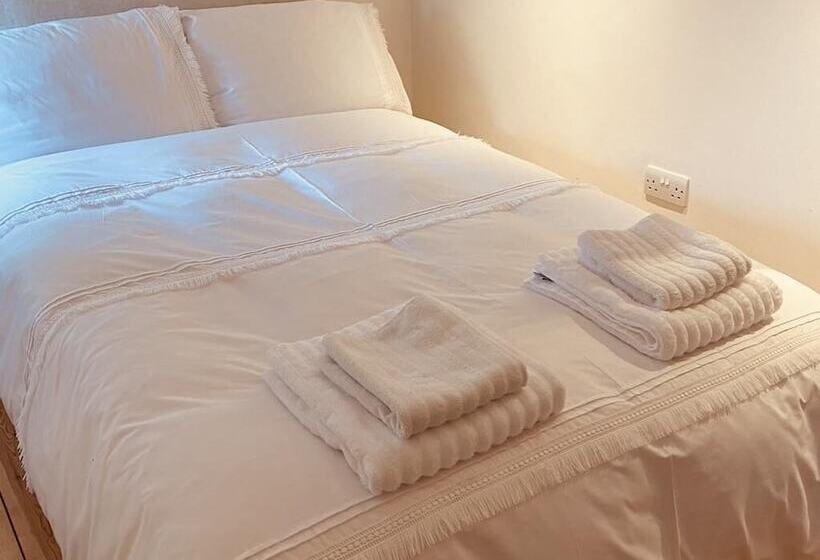 French Vintage Cottage In The Heart Of The Fens