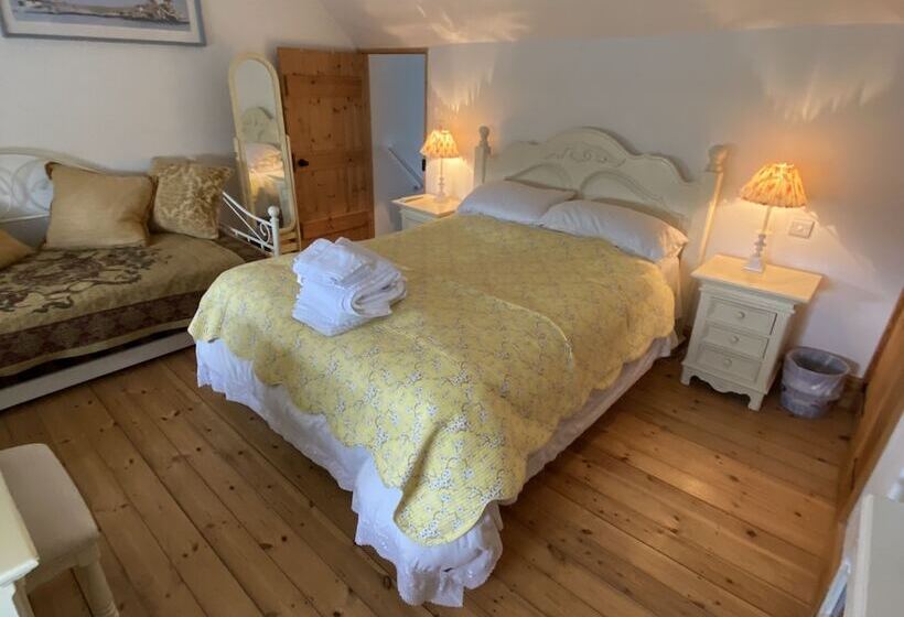 French Vintage Cottage In The Heart Of The Fens