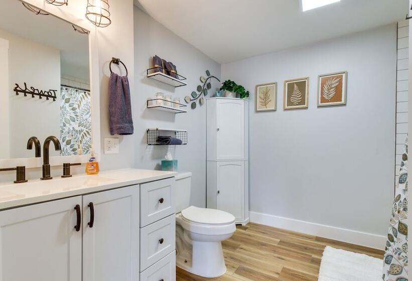 Hillsboro Hideaway W/ Private Hot Tub & Bunkhouse!