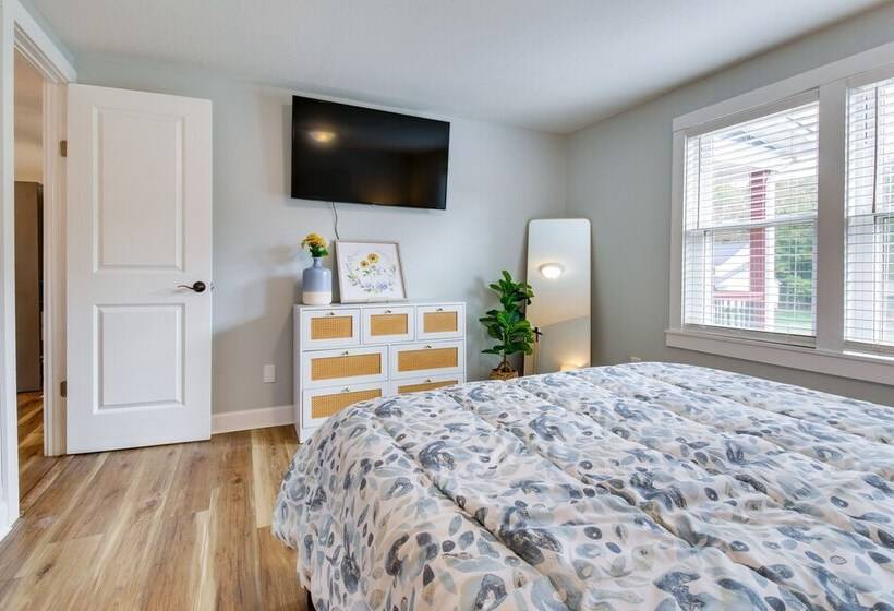 Hillsboro Hideaway W/ Private Hot Tub & Bunkhouse!