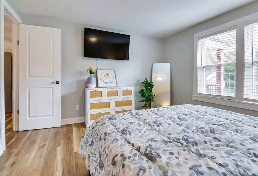 Hillsboro Hideaway W/ Private Hot Tub & Bunkhouse!