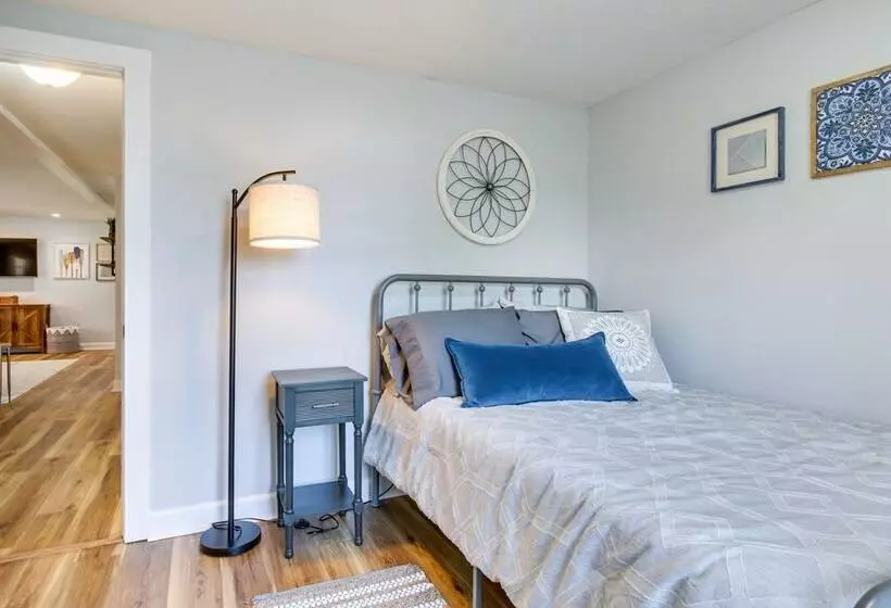 Hillsboro Hideaway W/ Private Hot Tub & Bunkhouse!