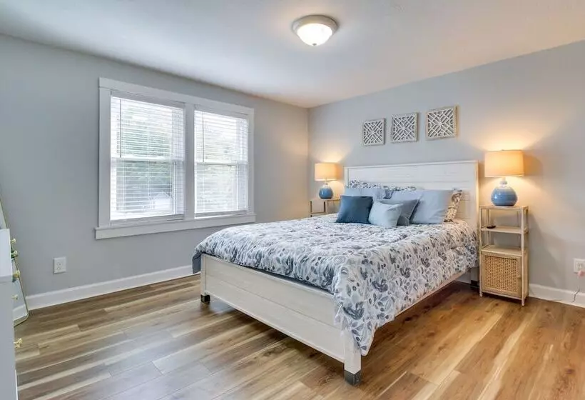 Hillsboro Hideaway W/ Private Hot Tub & Bunkhouse!