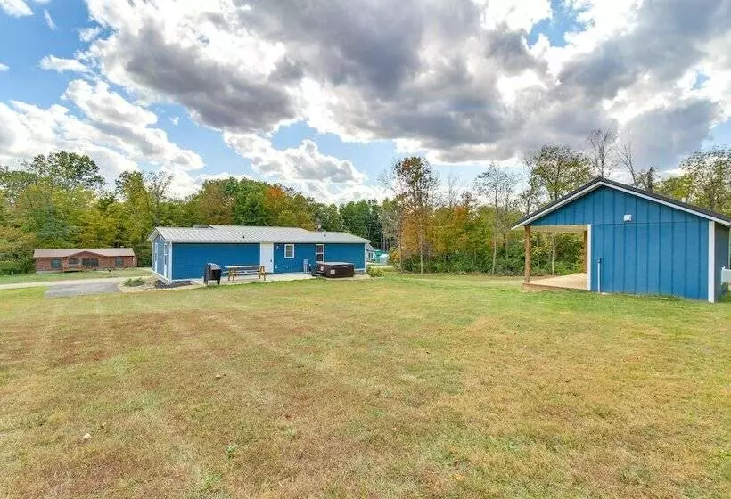 Hillsboro Hideaway W/ Private Hot Tub & Bunkhouse!