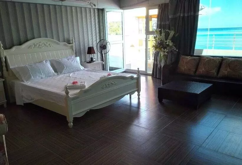 هتل Crystal Beach