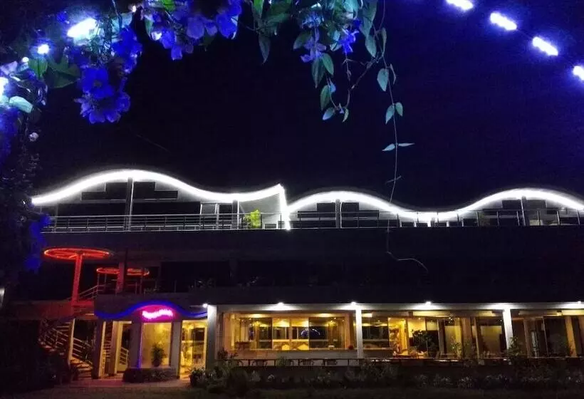 هتل Crystal Beach