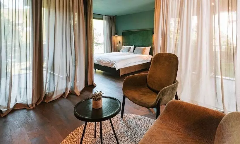 ホテル Floris Green Suites