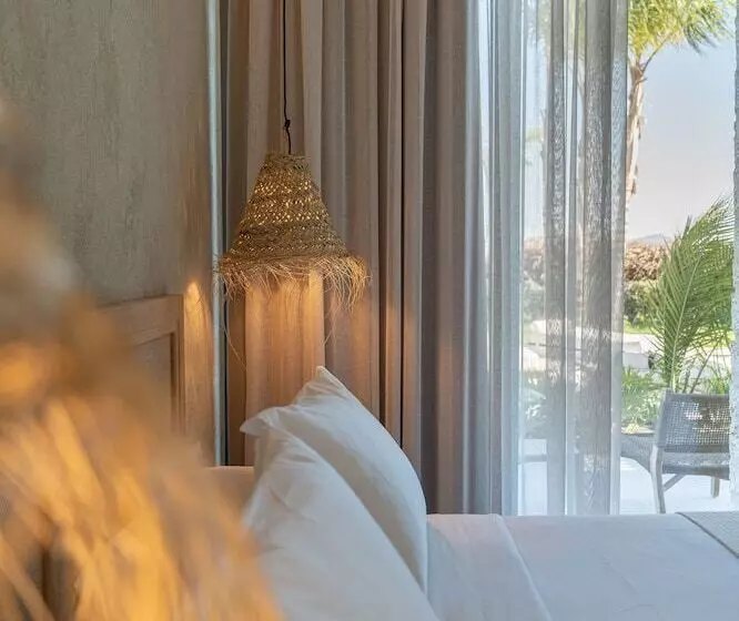 Hotelli Taf Beach Villas With Tesla