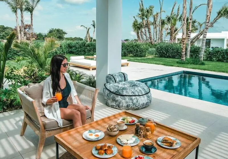 Hotelli Taf Beach Villas With Tesla