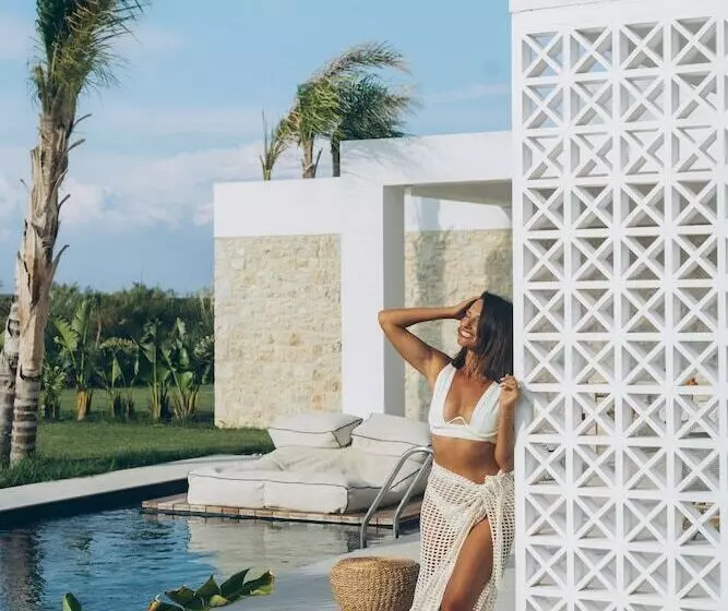 Hotelli Taf Beach Villas With Tesla