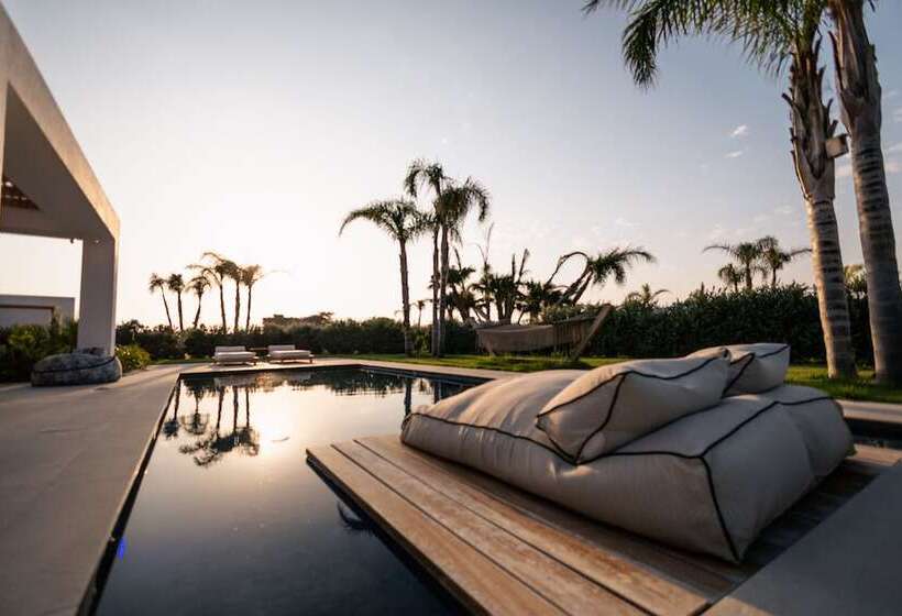 Hotel Taf Beach Villas With Tesla