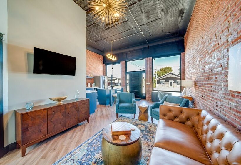 Idyllic Biggsville Vacation Rental: 10 Mi To River