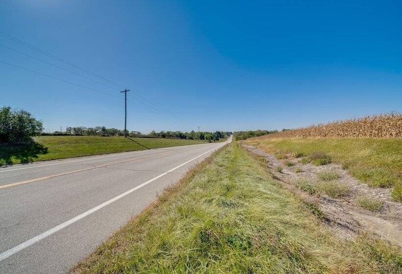 Idyllic Biggsville Vacation Rental: 10 Mi To River