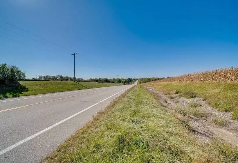 Idyllic Biggsville Vacation Rental: 10 Mi To River