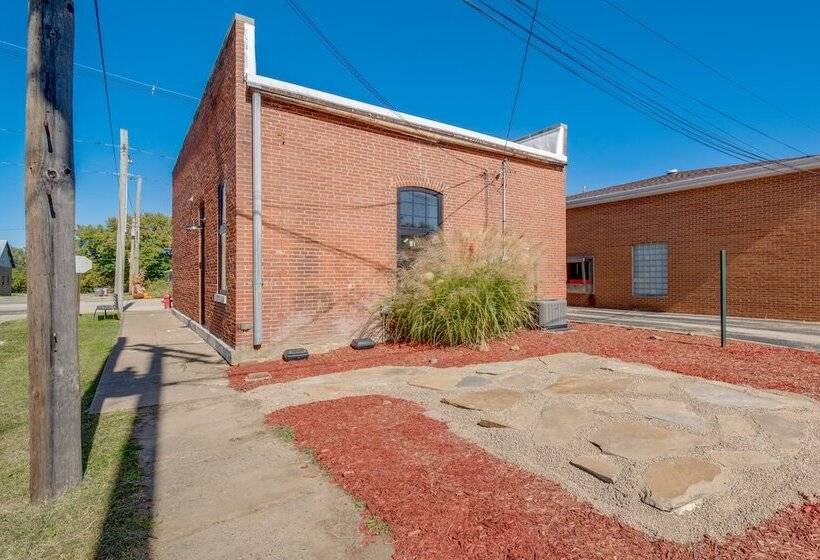 Idyllic Biggsville Vacation Rental: 10 Mi To River