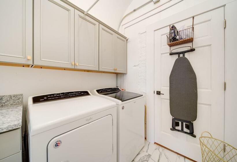 Idyllic Biggsville Vacation Rental: 10 Mi To River