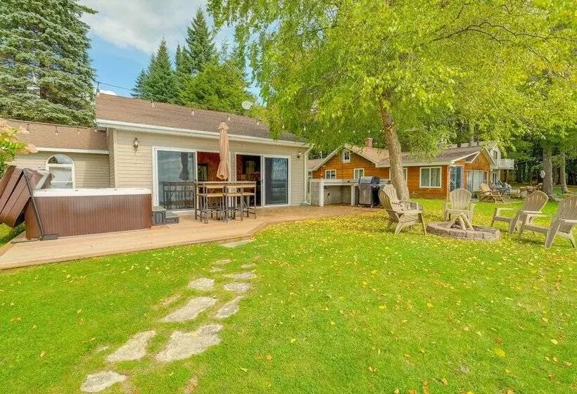 Kalkaska Retreat: Private Hot Tub, Dock, Fireplace