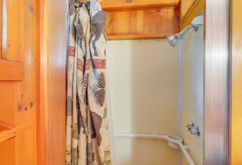 Kalkaska Retreat: Private Hot Tub, Dock, Fireplace