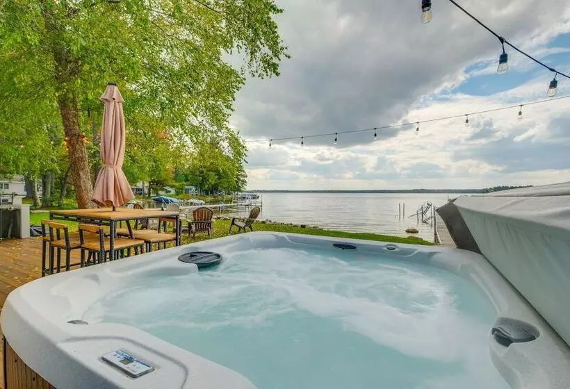 Kalkaska Retreat: Private Hot Tub, Dock, Fireplace