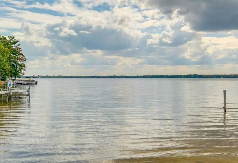 Kalkaska Retreat: Private Hot Tub, Dock, Fireplace