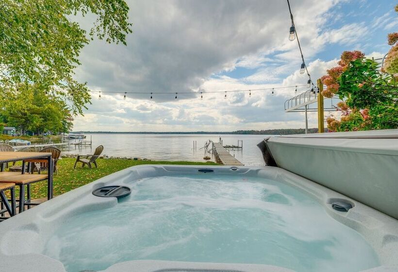 Kalkaska Retreat: Private Hot Tub, Dock, Fireplace