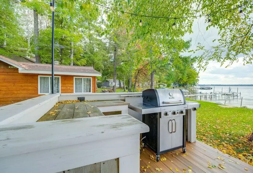Kalkaska Retreat: Private Hot Tub, Dock, Fireplace