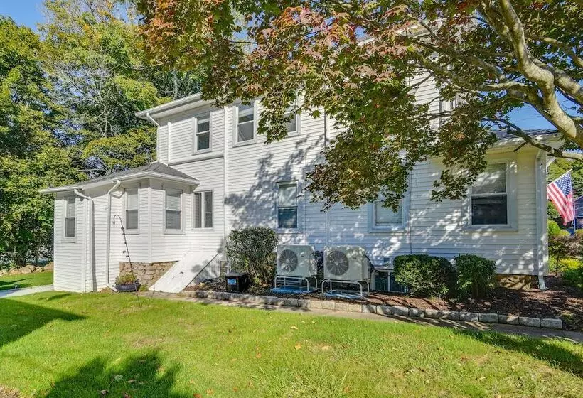 Lovely Westerley Home W/ Yard & Grill!