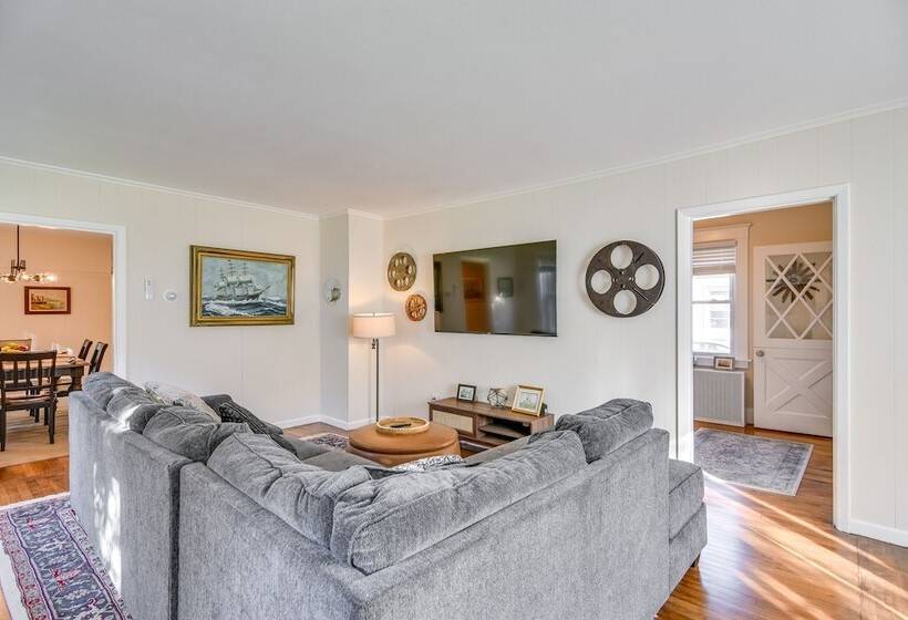 Lovely Westerley Home W/ Yard & Grill!