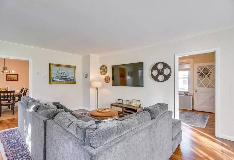 Lovely Westerley Home W/ Yard & Grill!