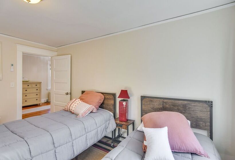 Lovely Westerley Home W/ Yard & Grill!