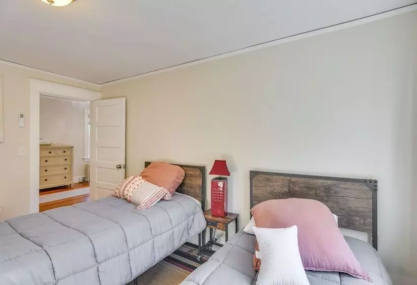 Lovely Westerley Home W/ Yard & Grill!