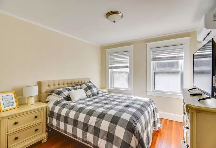 Lovely Westerley Home W/ Yard & Grill!